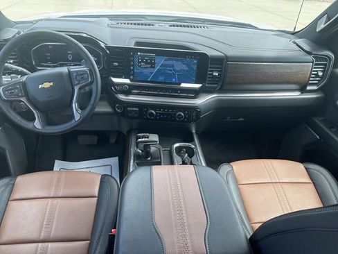 Used 2025 Chevrolet Silverado 1500 High Country w/ Technology Package AWD/4WD image 17