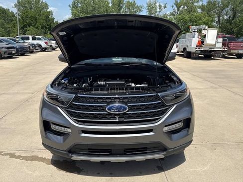 Used 2023 Ford Explorer XLT w/ Equipment Group 202A AWD/4WD image 11
