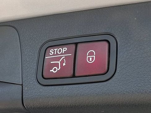 Used 2021 Mercedes-Benz GLB 250 4MATIC image 33