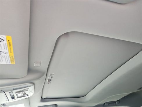 Used 2021 Toyota Highlander Limited image 19