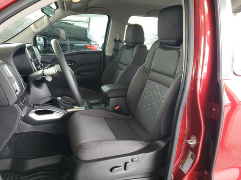 Used 2025 Nissan Frontier SV image 11