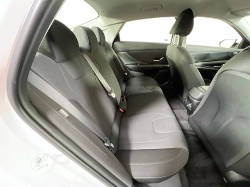 Used 2024 Hyundai Elantra SE image 24