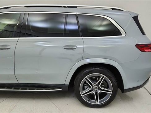 Used 2024 Mercedes-Benz GLS 450 4MATIC image 10