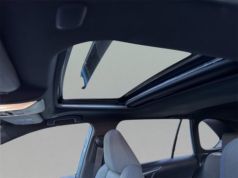 Used 2025 Toyota RAV4 SE image 39