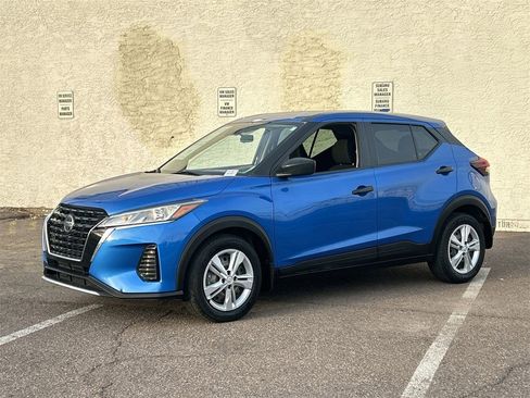 Used 2021 Nissan Kicks S image 3