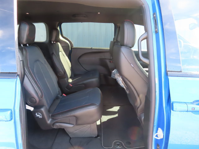 New 2027 Chrysler Pacifica Select AWD/4WD image 26
