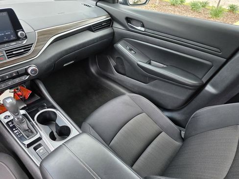 Used 2024 Nissan Altima 2.5 SV AWD/4WD image 27