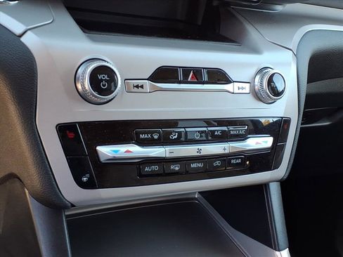 Used 2023 Ford Explorer XLT w/ Equipment Group 202A image 12