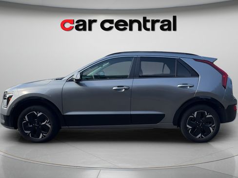 Used 2024 Kia Niro Wind FWD image 2