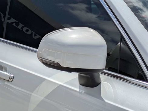 Used 2017 Volvo XC90 T6 Momentum w/ Vision Package image 12