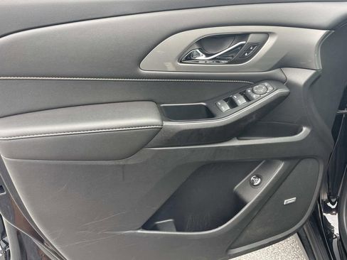 Used 2023 Chevrolet Traverse LT w/ LT Premium Package image 16