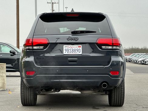 Used 2018 Jeep Grand Cherokee Altitude image 5
