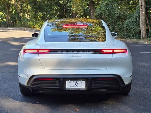 Used 2023 Porsche Taycan image 5