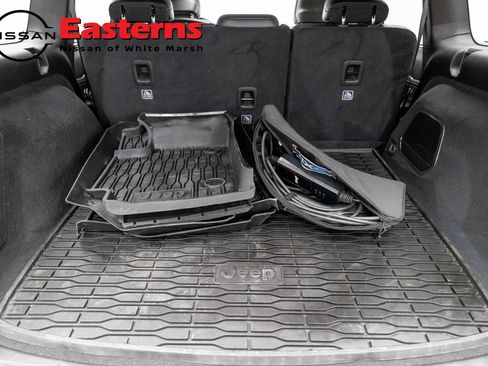 Used 2023 Jeep Grand Cherokee Overland w/ Advanced Protech Group III AWD/4WD image 9
