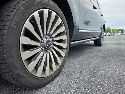 Used 2018 Lincoln Navigator L Reserve w/ Technology Package AWD/4WD image 24