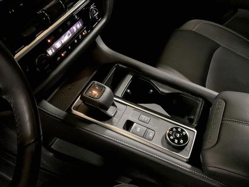 Used 2023 Nissan Pathfinder SL AWD/4WD image 16