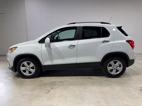 Used 2017 Chevrolet Trax LT w/ LT Convenience Package FWD image 4