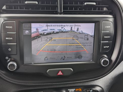 Used 2022 Kia Soul LX image 17