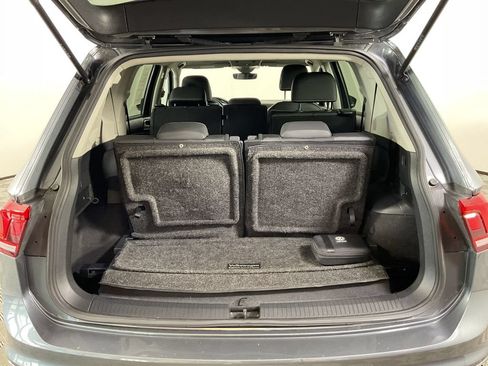 Used 2023 Volkswagen Tiguan SE w/ Panoramic Sunroof Package FWD image 22