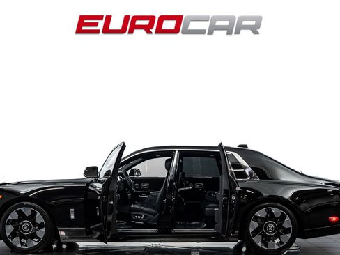 Used 2024 Rolls-Royce Phantom Sedan w/ The Phantom Package RWD image 3