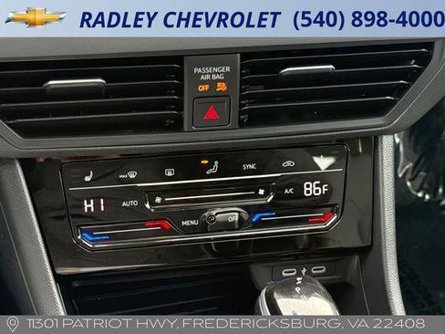 Used 2025 Volkswagen Jetta SE image 10