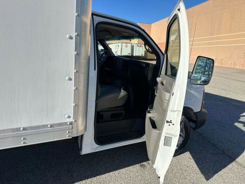 Used 2014 Chevrolet Express 4500 G4500 image 14