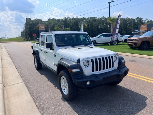 Used 2020 Jeep Gladiator Sport w/ Quick Order Package 24S AWD/4WD image 1