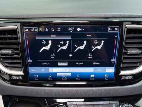 Used 2023 Chrysler Pacifica Touring-L FWD image 18