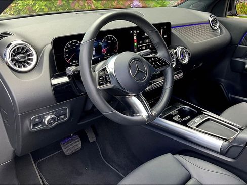 Used 2025 Mercedes-Benz GLA 250 4MATIC image 13