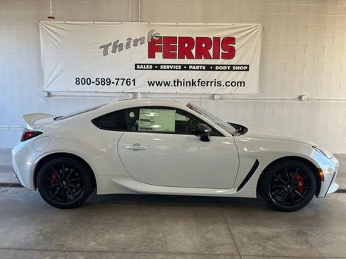 New 2025 Toyota GR86 Premium image 6