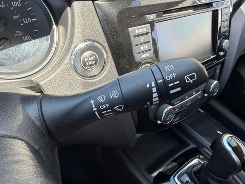 Used 2020 Nissan Rogue Sport SV FWD image 19
