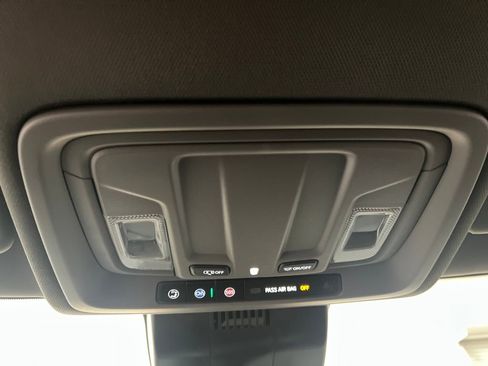 Used 2025 Chevrolet Silverado 1500 Custom image 23