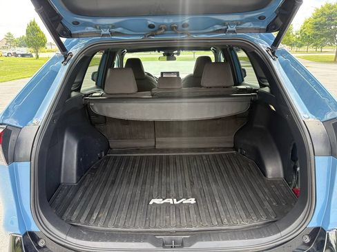 Used 2022 Toyota RAV4 SE w/ Convenience Package AWD/4WD image 18