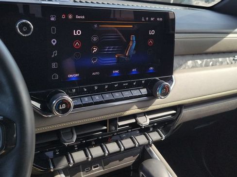 Used 2026 Chevrolet Colorado ZR2 w/ Technology Package AWD/4WD image 15
