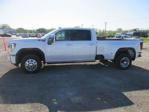 New 2026 GMC Sierra 3500 Denali w/ Denali Reserve Package AWD/4WD image 9