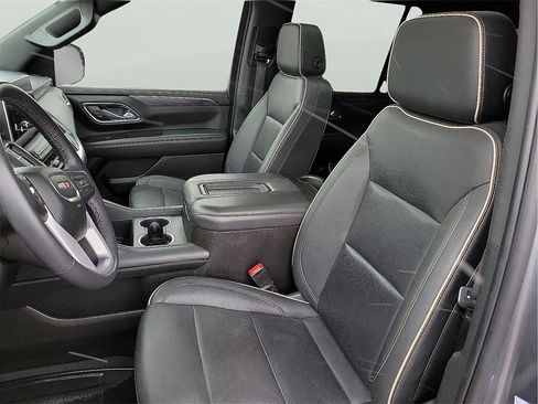 Used 2022 GMC Yukon SLT w/ SLT Premium Package image 14