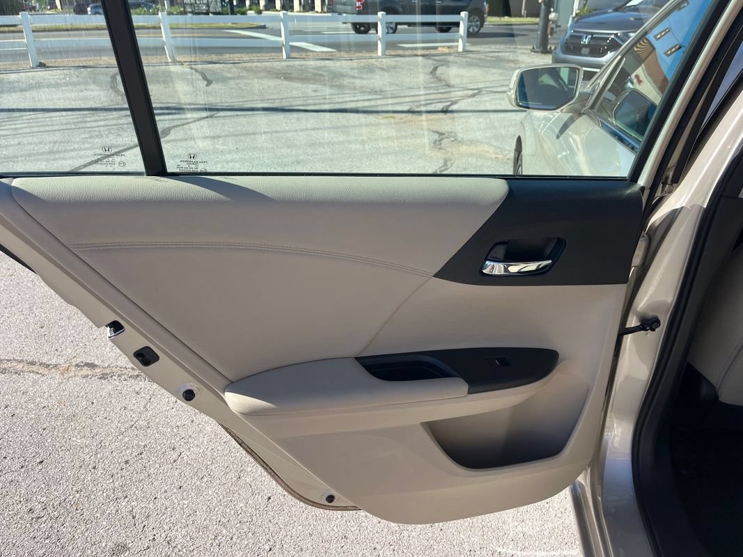 Used 2016 Honda Accord EX-L image 11