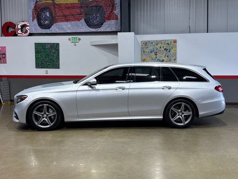 Used 2017 Mercedes-Benz E 400 4MATIC Wagon image 4
