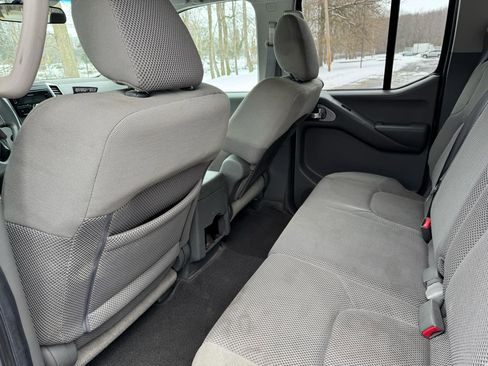 Used 2010 Nissan Frontier SE AWD/4WD image 36
