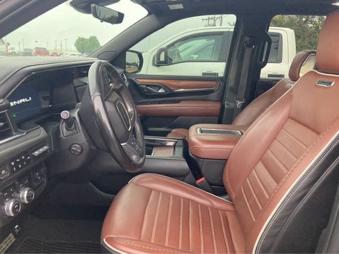 Used 2023 GMC Yukon XL Denali Ultimate AWD/4WD image 4