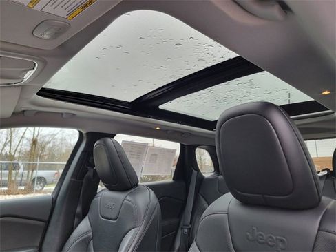 Certified 2021 Jeep Cherokee Latitude Lux w/ Sun & Sound Group image 4