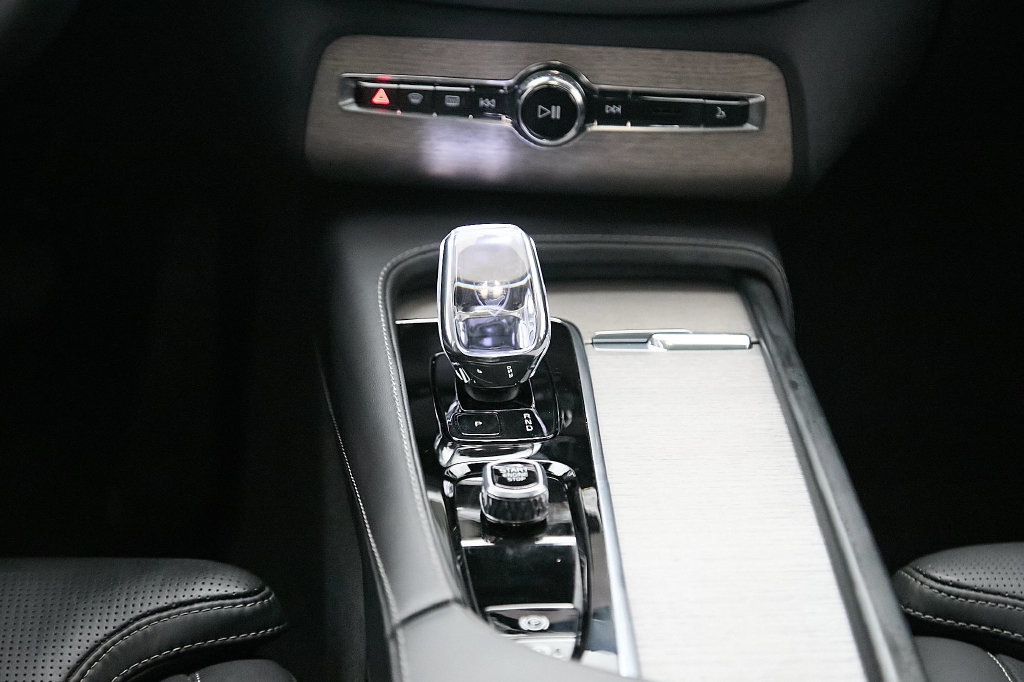 Certified 2024 Volvo XC90 T8 Ultimate w/ Lounge Package AWD/4WD image 32