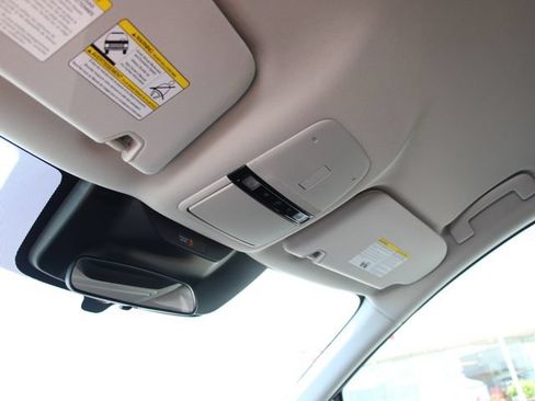 Used 2025 Nissan Murano SV AWD/4WD image 19