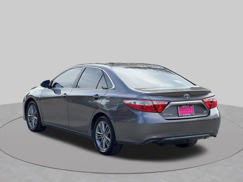 Used 2015 Toyota Camry SE w/ Moonroof Package FWD image 3