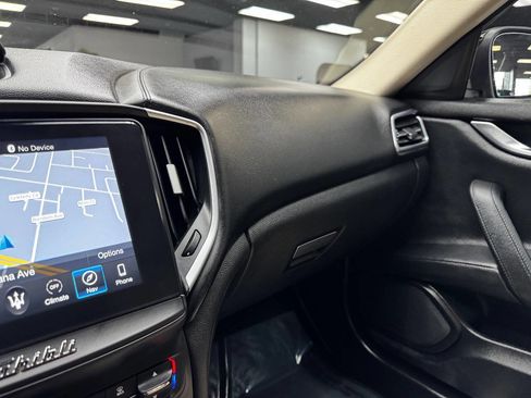 Used 2019 Maserati Ghibli S image 25