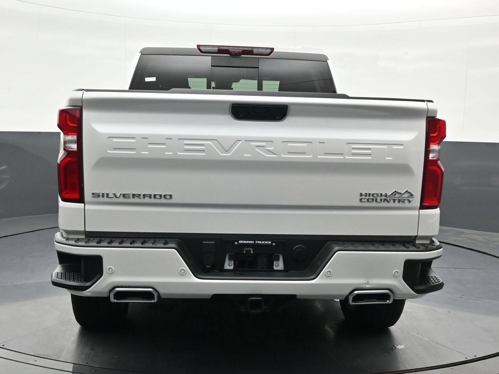 Used 2025 Chevrolet Silverado 1500 High Country w/ High Country Premium Package RWD image 4