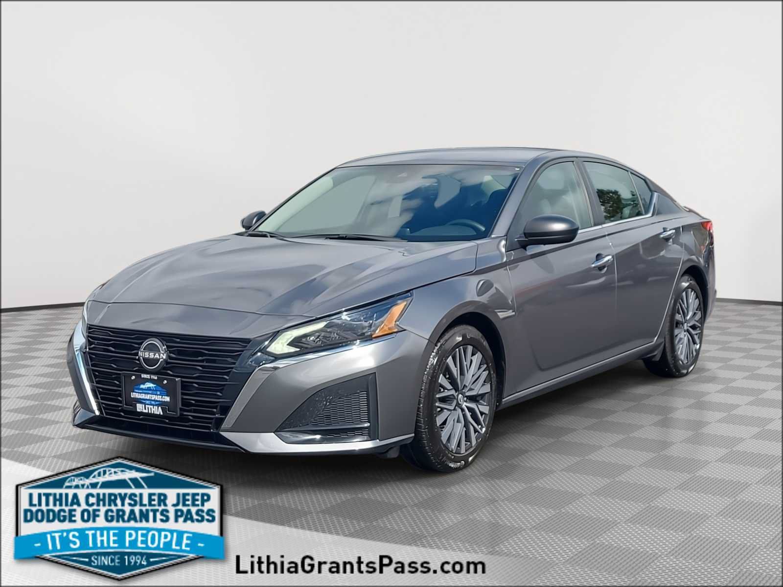 Used 2025 Nissan Altima 2.5 SV FWD image 1