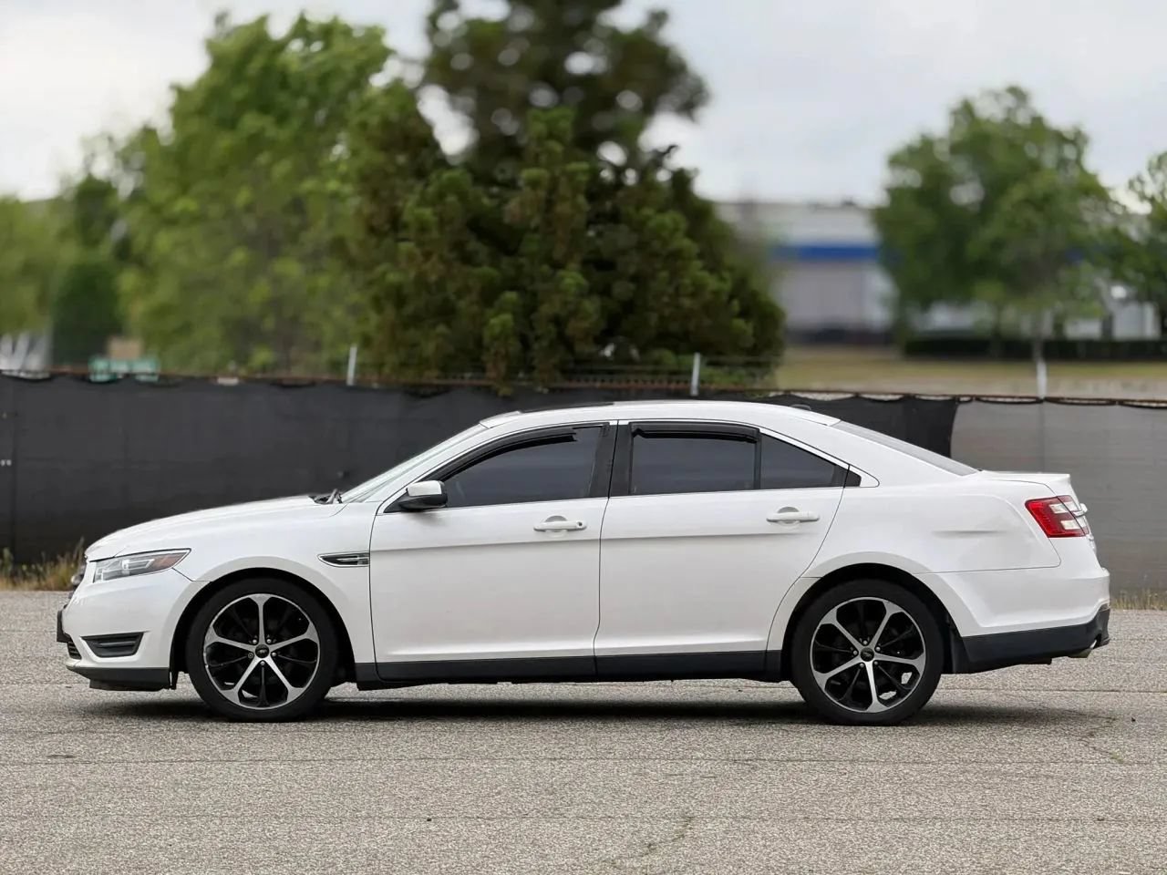 Used 2014 Ford Taurus SEL w/ Equipment Group 201A AWD/4WD image 8