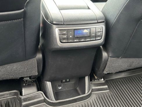 Used 2019 Toyota Highlander Limited Platinum FWD image 16