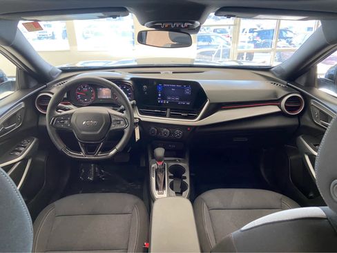 Used 2024 Chevrolet Trax RS w/ Sunroof Package image 15